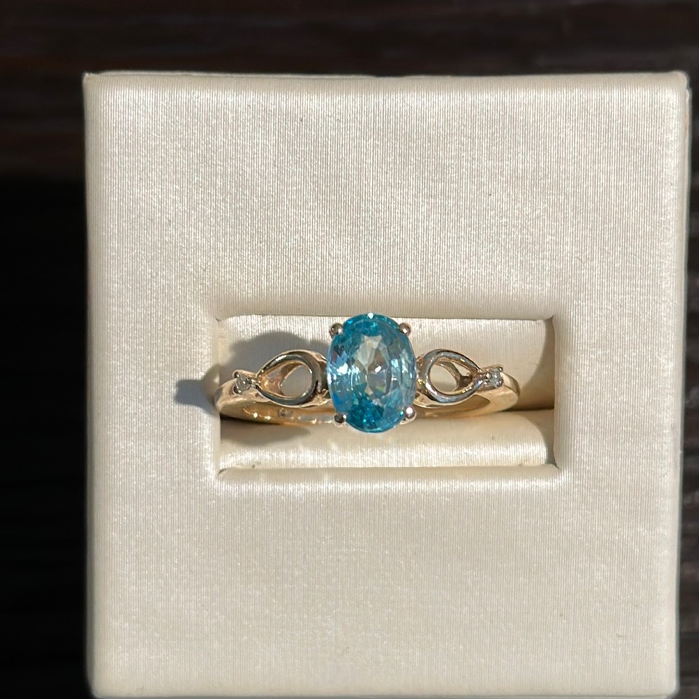 14 karat gold size 7 blue topaz with little diamonds